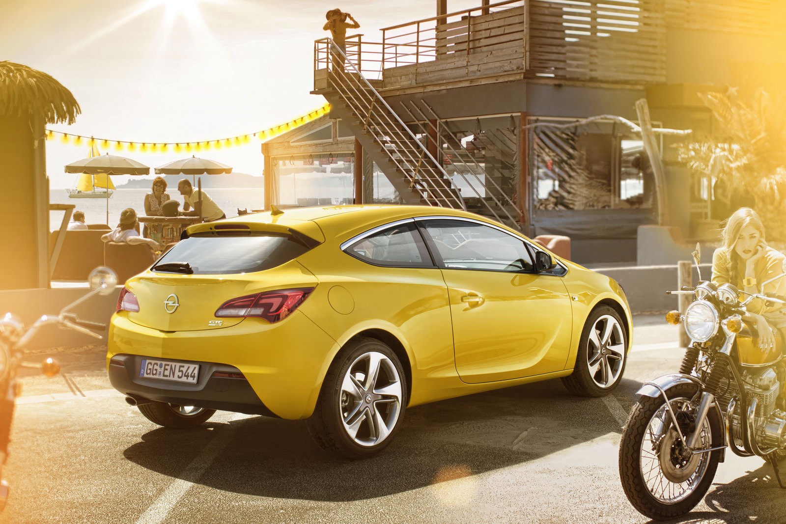 Opel Astra GTC tuż przed premierą