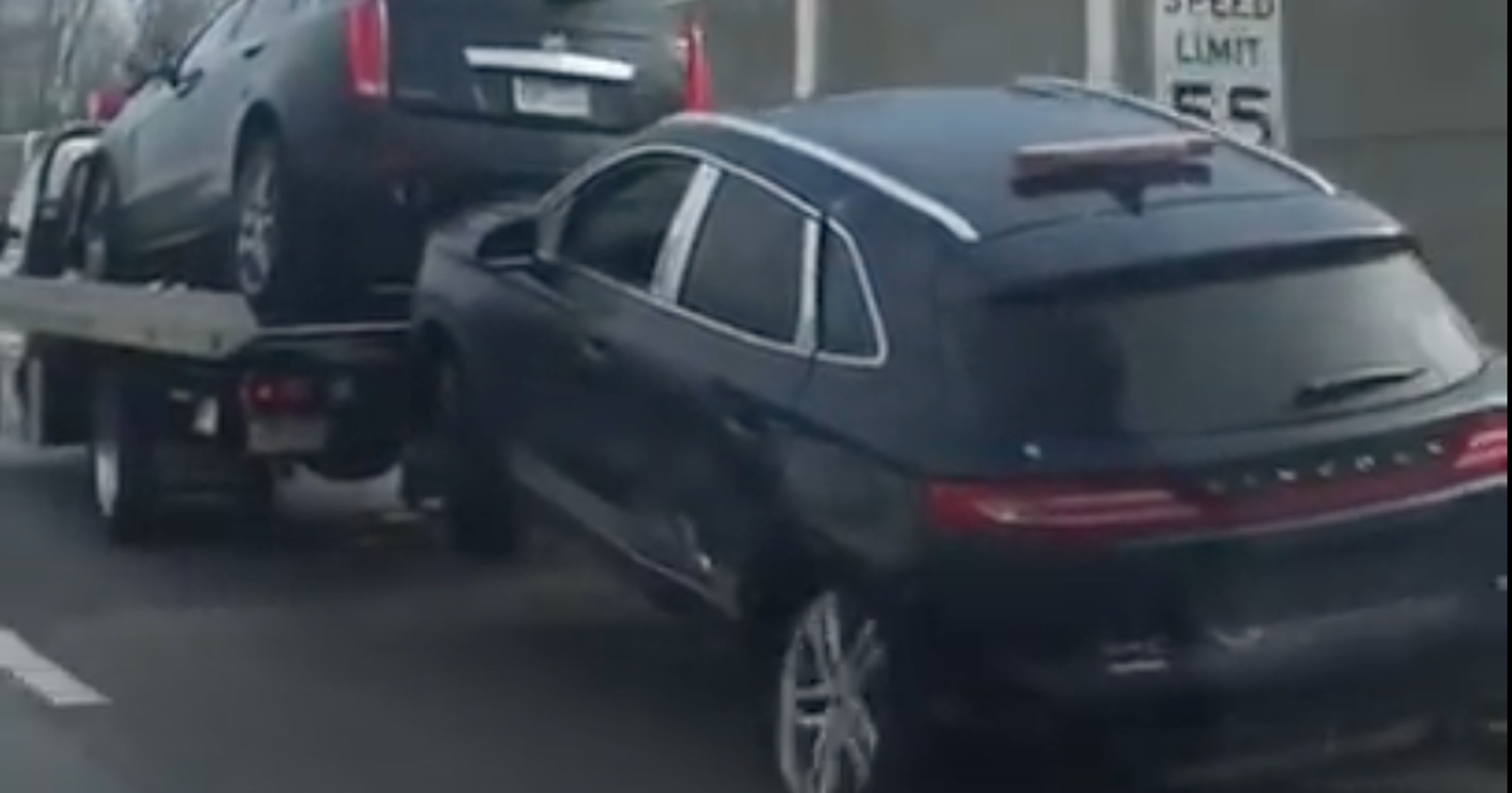 Holował Lincolna MKC na gołej feldze
