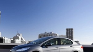 Skośnooki Peugeot 408