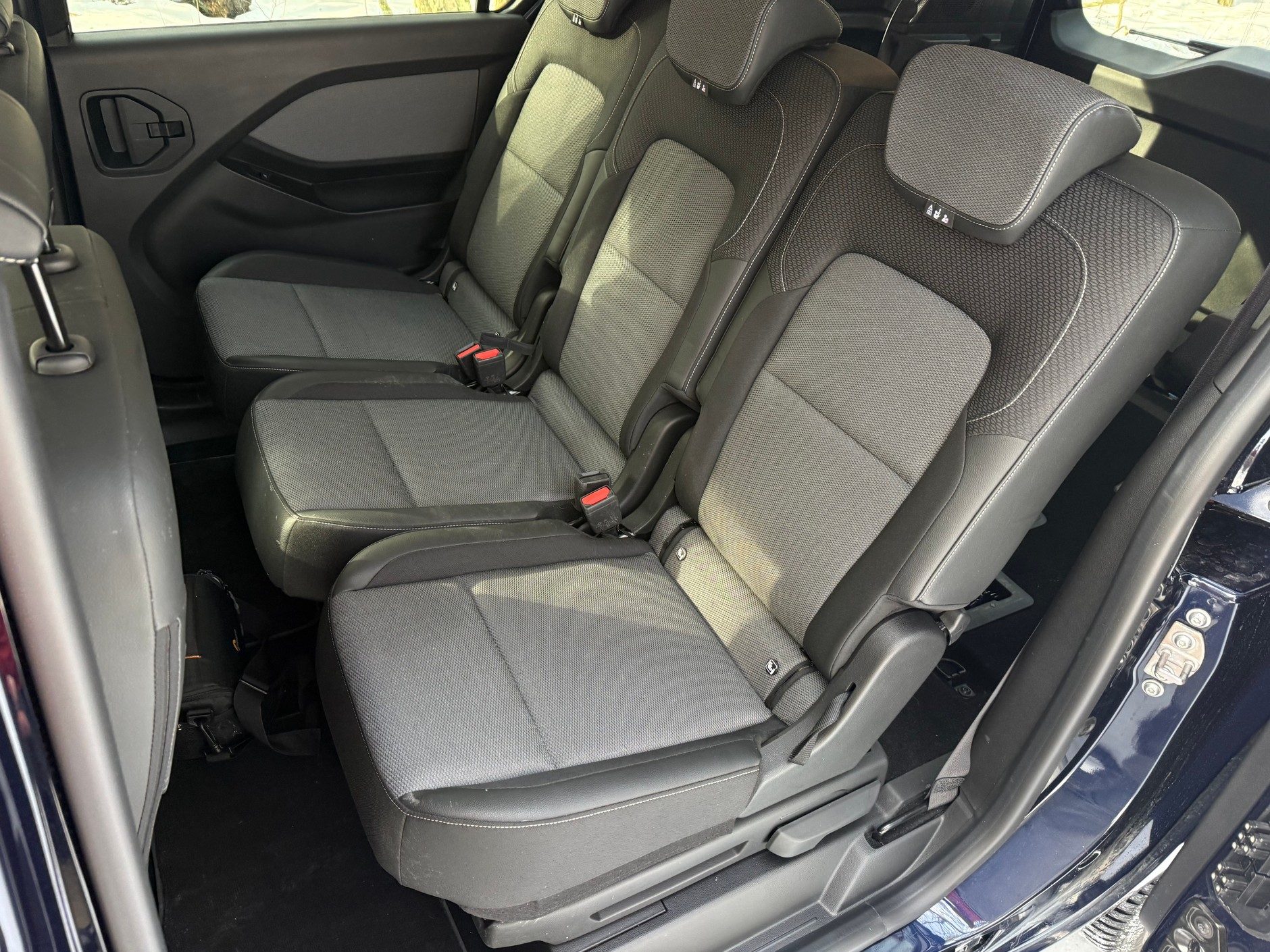 Renault Grand Kangoo TECHNO TCe 130 EDC: na trzech osobnych fotelach w drugim rzędzie zmieszczą się trzy foteliki dla dzieci