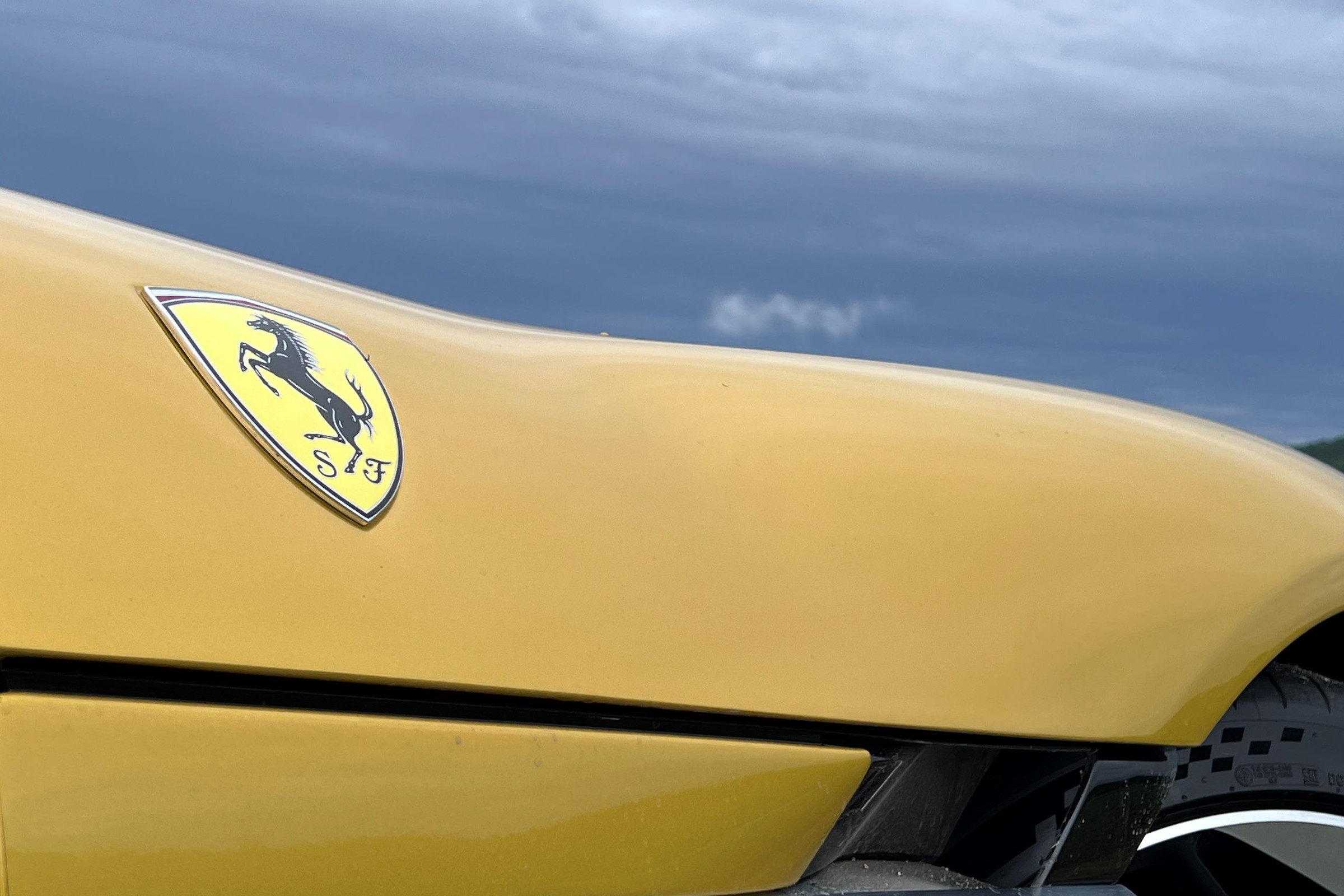 Ferrari na fali rekordowych zysków. Legenda z Maranello świętuje i daje wielkie premie pracownikom