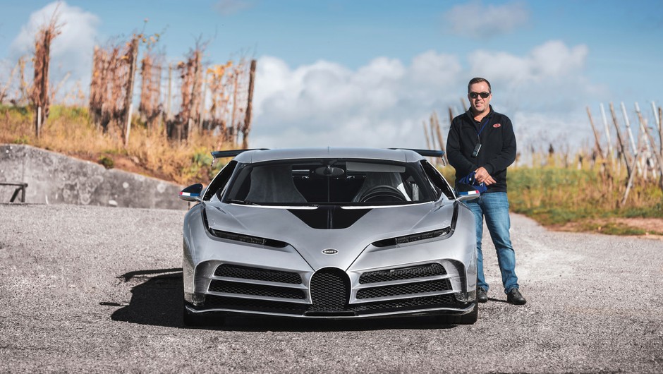 Steve Jenny na pętli testowej i jedno z dziesięciu Bugatti Centodieci