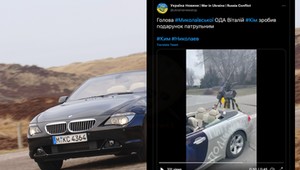 Kabriolet BMW ma z tyłu karabin maszynowy i broni Ukrainy