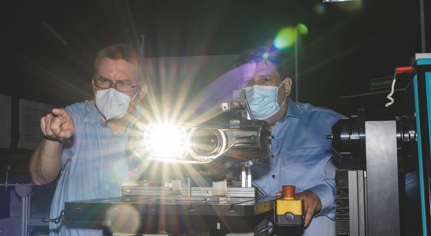 Test lamp ksenonowych. Czy tanie ksenony świecą tak samo, jak markowe?