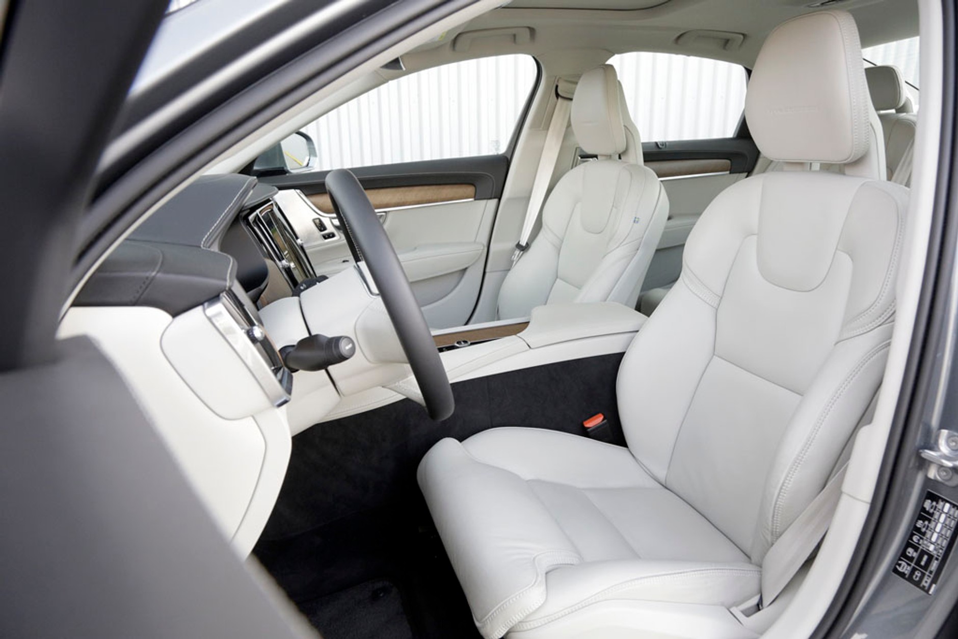 Volvo S90 D4 - inny wymiar luksusu