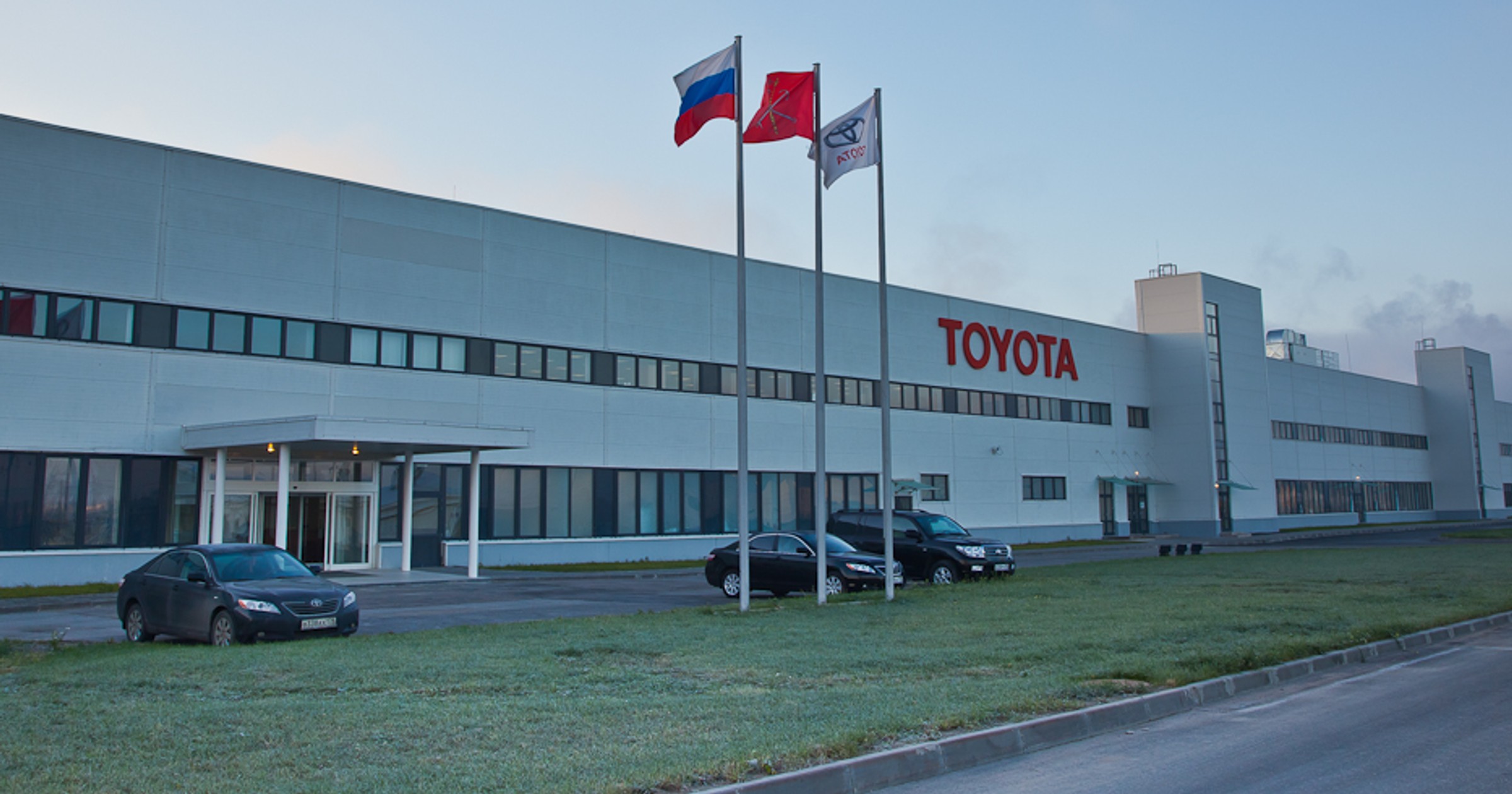 Toyota wstrzymuje dostawy samochodów do Rosji i produkcję w tym kraju