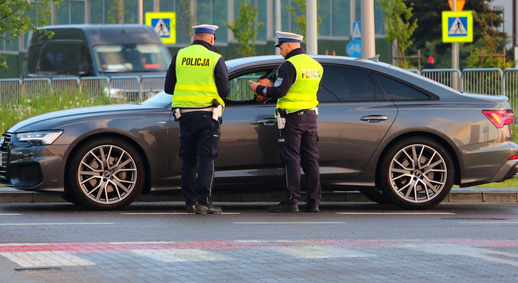 Policja może zatrzymać kierowców do kontroli, jeśli ma ku temu powód (zdjęcie ilustracyjne)