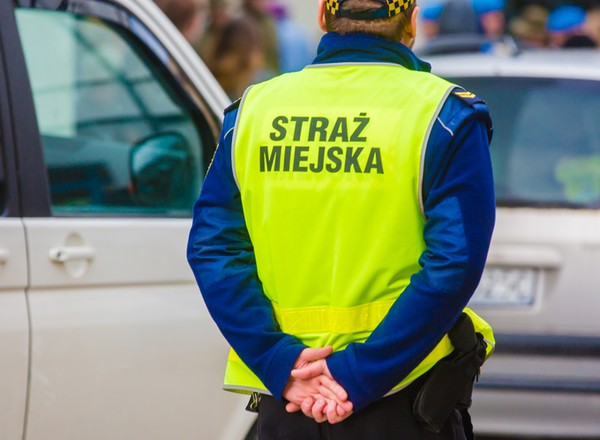 Kierowca miał zaparkować zbyt blisko skrzyżowania. Sąd nie zostawił suchej nitki na straży miejskiej