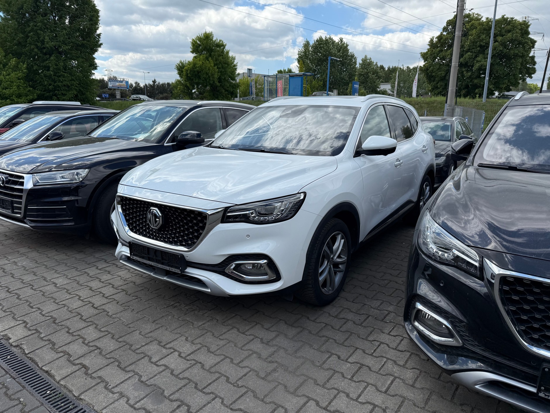 Białe MG z 2022 r. z przebiegiem 38 tys. km za 84 tys. 900 zł