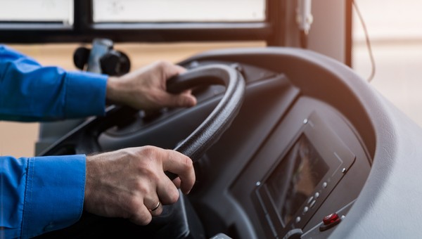 Ukradł autobus z zajezdni. Jeździł ulicami Bydgoszczy i niszczył pojazdy