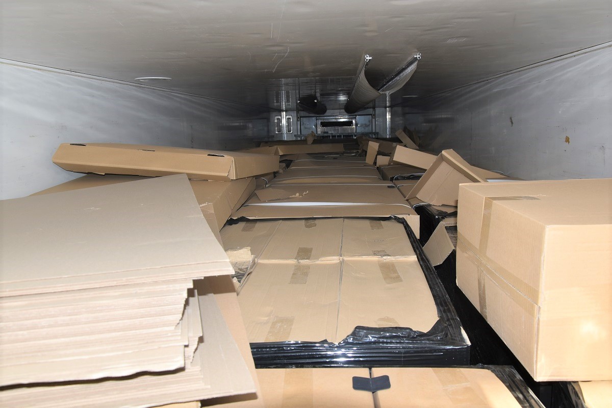 Służby przejęły ponad 7 milionów sztuk papierosów, tytoń oraz susz tytoniowy o wartości rynkowej ponad 8 mln złotych