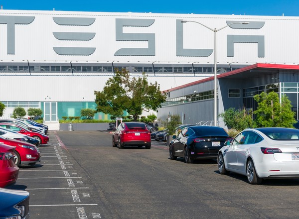 Tesla usunęła zdublowany element układu kierowniczego, nie mówiąc o tym swoim klientom