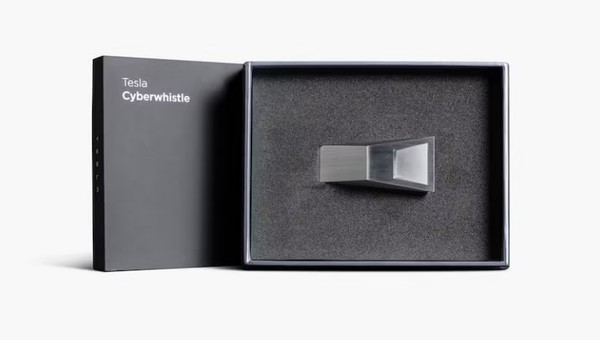 Tesla Cyberwhistle to sprzedażowy hit. Jednak tym razem Elon Musk nie oferuje samochodu