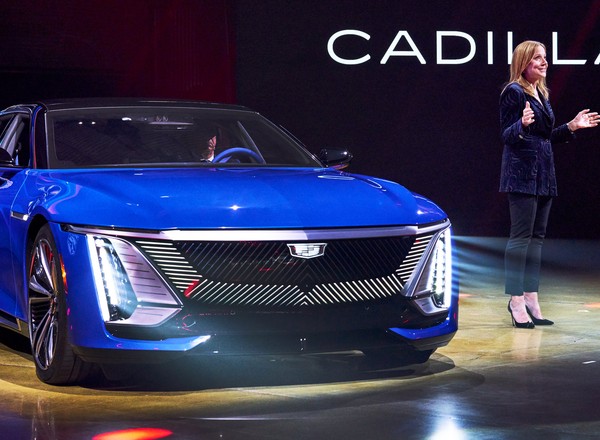 Cadillac pominął księgowych i wypuścił na drogi prototyp! Celestiq to superlimuzyna