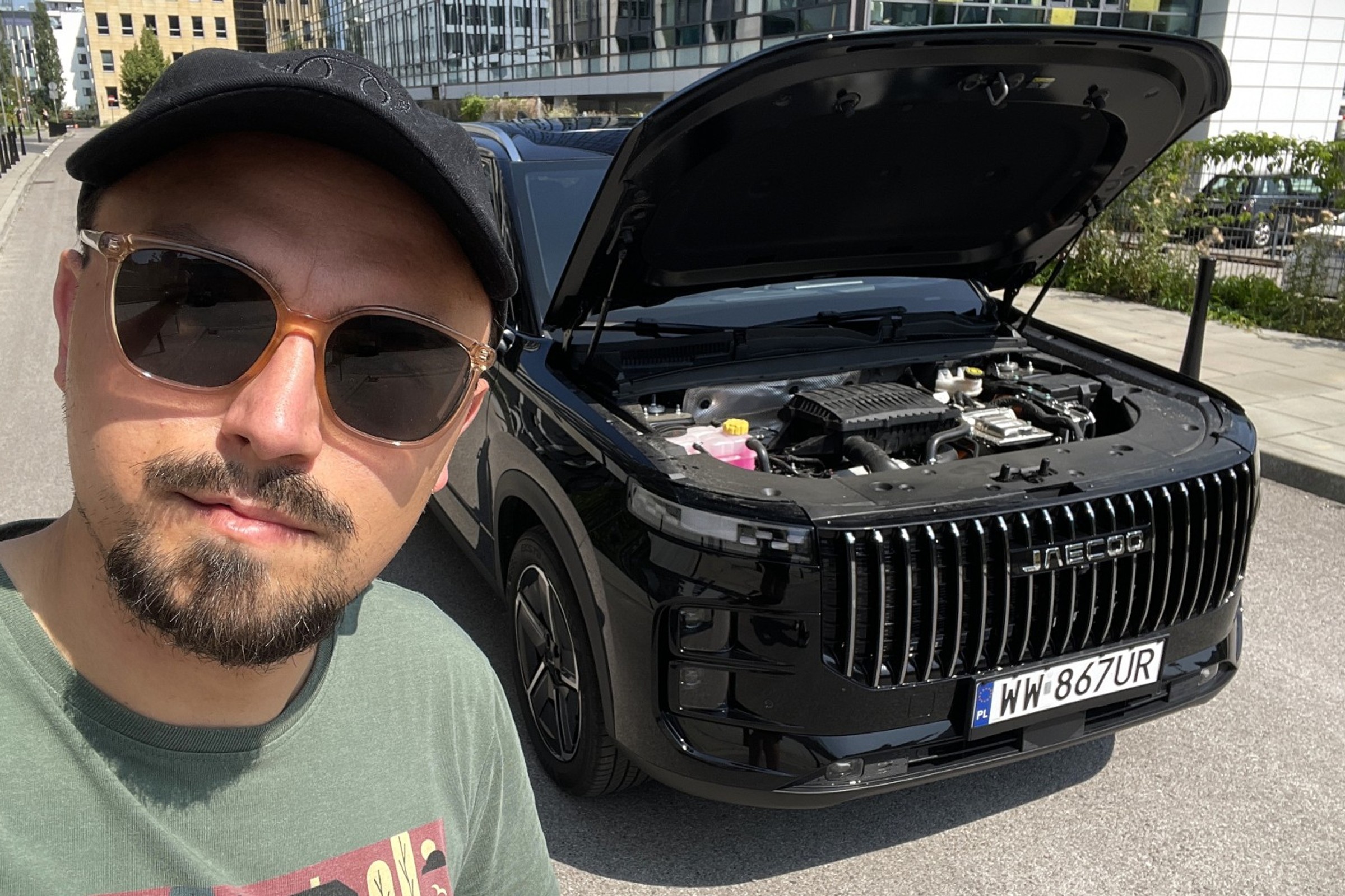 Czy warto kupić chińskiego hybrydowego SUV-a? Wyjaśniam, jak wypada na tle uznanych rywali