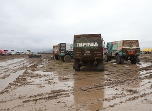 Dakar 2017: biwak na wodzie (galeria)