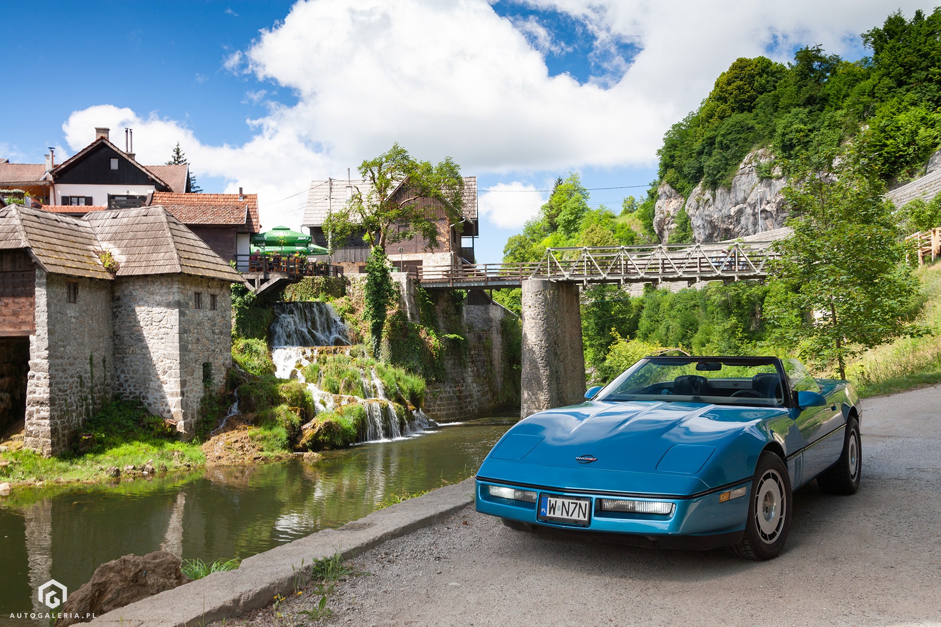 Niestandardowe wakacje za kółkiem starej Corvette