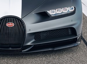 Bugatti Chiron uderzyło w Toyotę Corollę