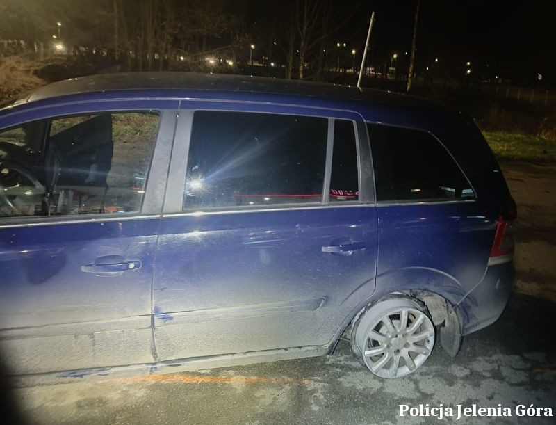 Pijana kierująca miała niemal 3 promile i jechała na samych felgach