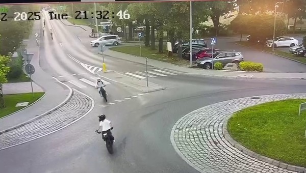 Na elektrycznych hulajnogach uciekali przed policjantami [WIDEO]