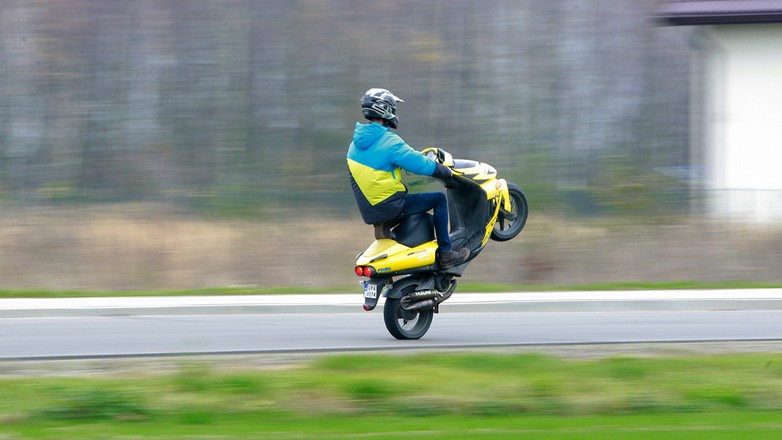 Motorower: mały, a  umiarkowanie bezpieczny