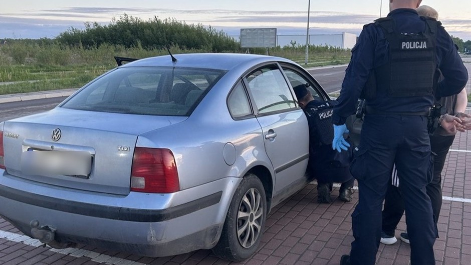Obraz pochodzący z serwisu https://podlaska.policja.gov.pl/pod/opp/aktualnosci/95657,Kierowal-pod-wplywem-narkotykow-a-pasazerowie-posiadali-je-przy-sobie.html