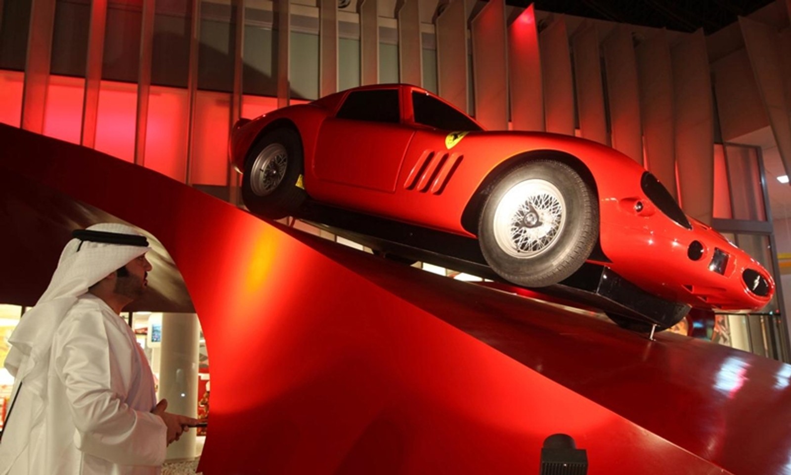 Ferrari World Abu Dhabi zaprasza