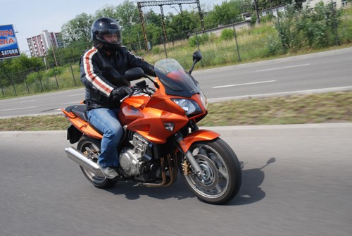 Honda CBF 1000A - Niech inni się ścigają