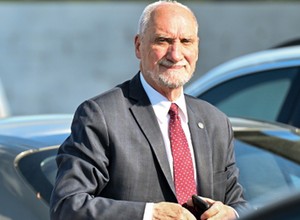 Antoni Macierewicz powinien stracić prawo jazdy. Policja wszczęła postępowanie