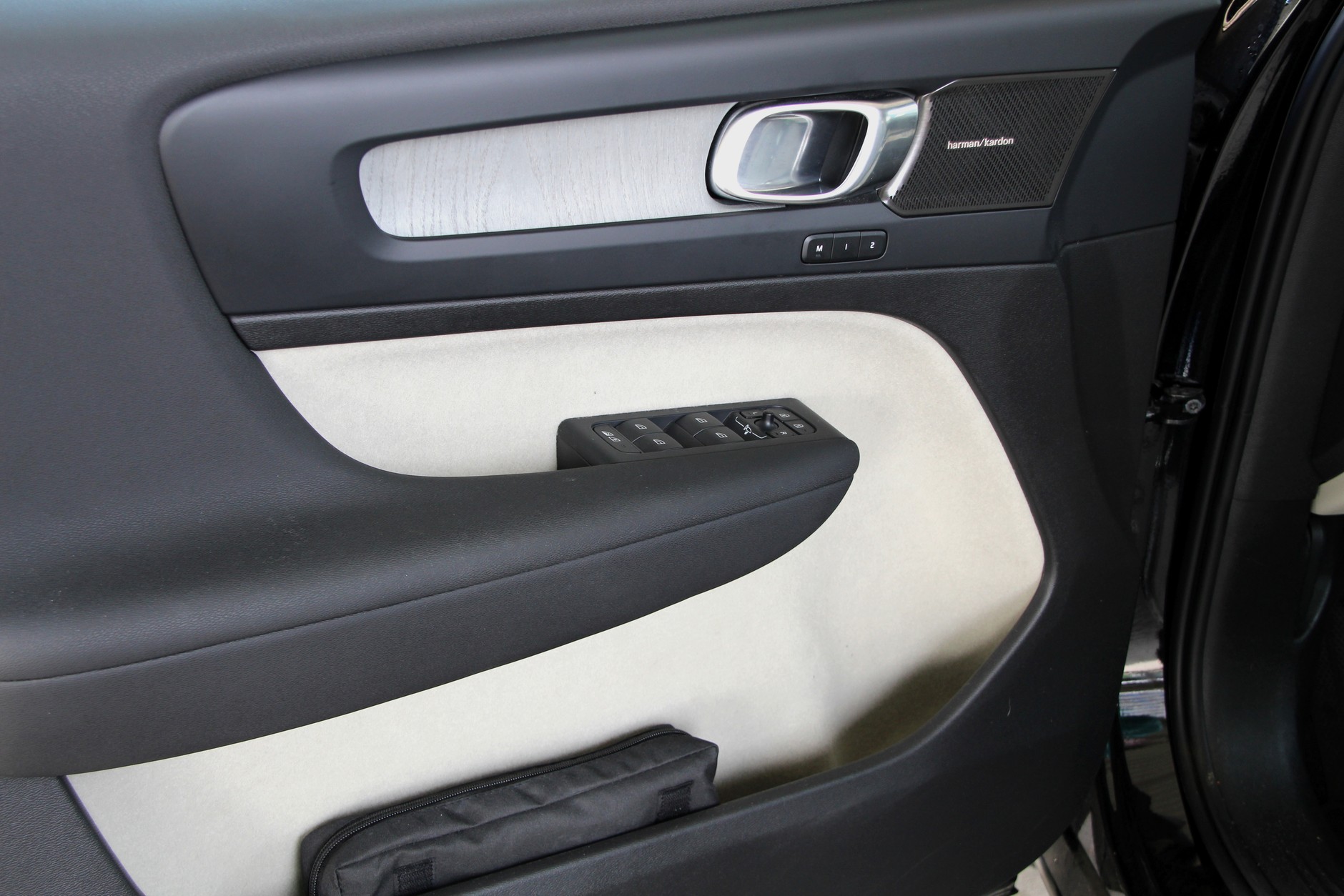 Volvo XC40 B3 Plus Dark