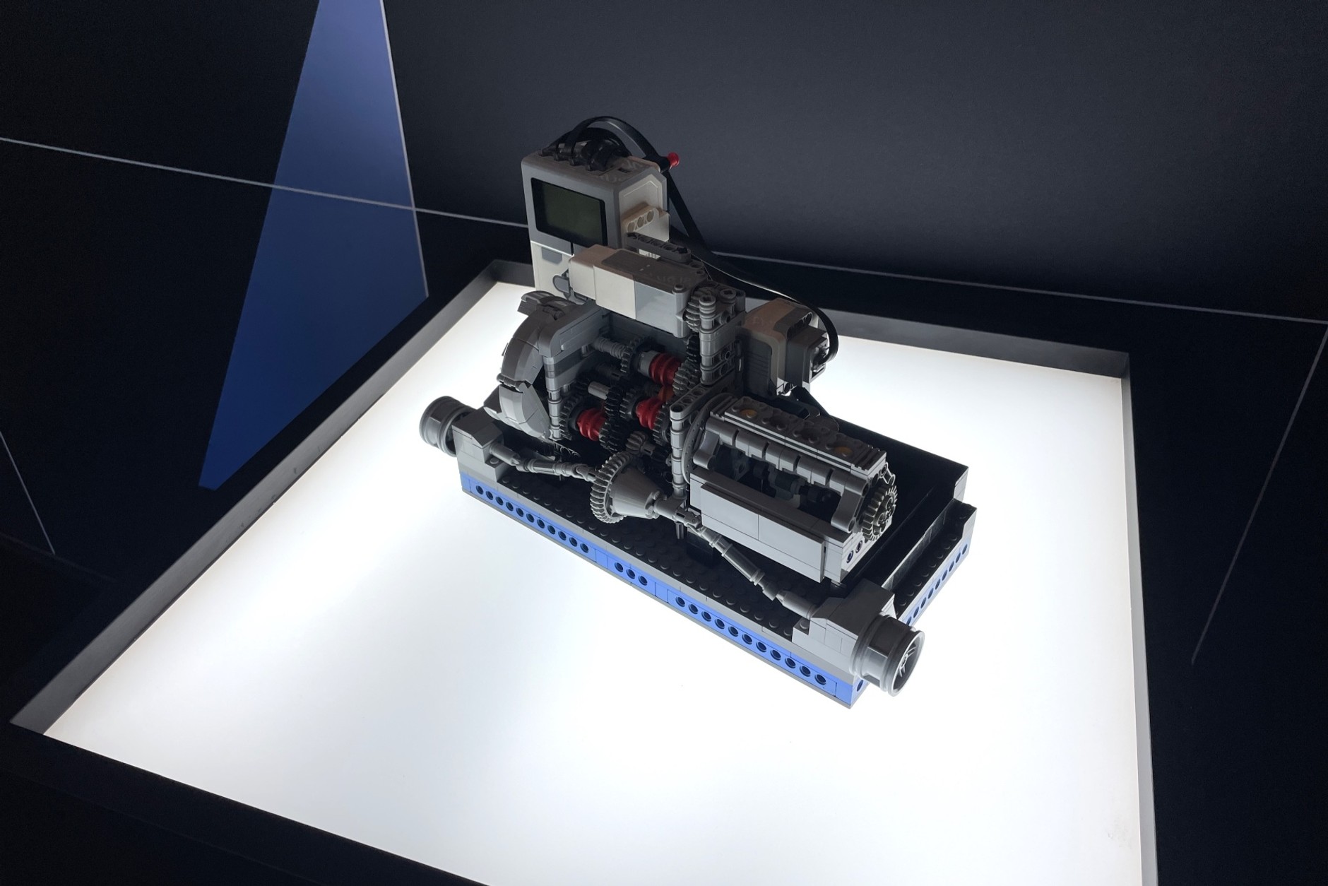Model kłowej skrzyni biegów Renault (wykonany z klocków Lego)