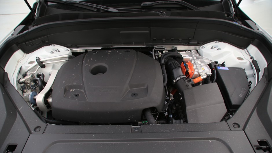 Spalinowe Volvo XC90 nie odchodzi na emeryturę. Szwedzi zmienili plany