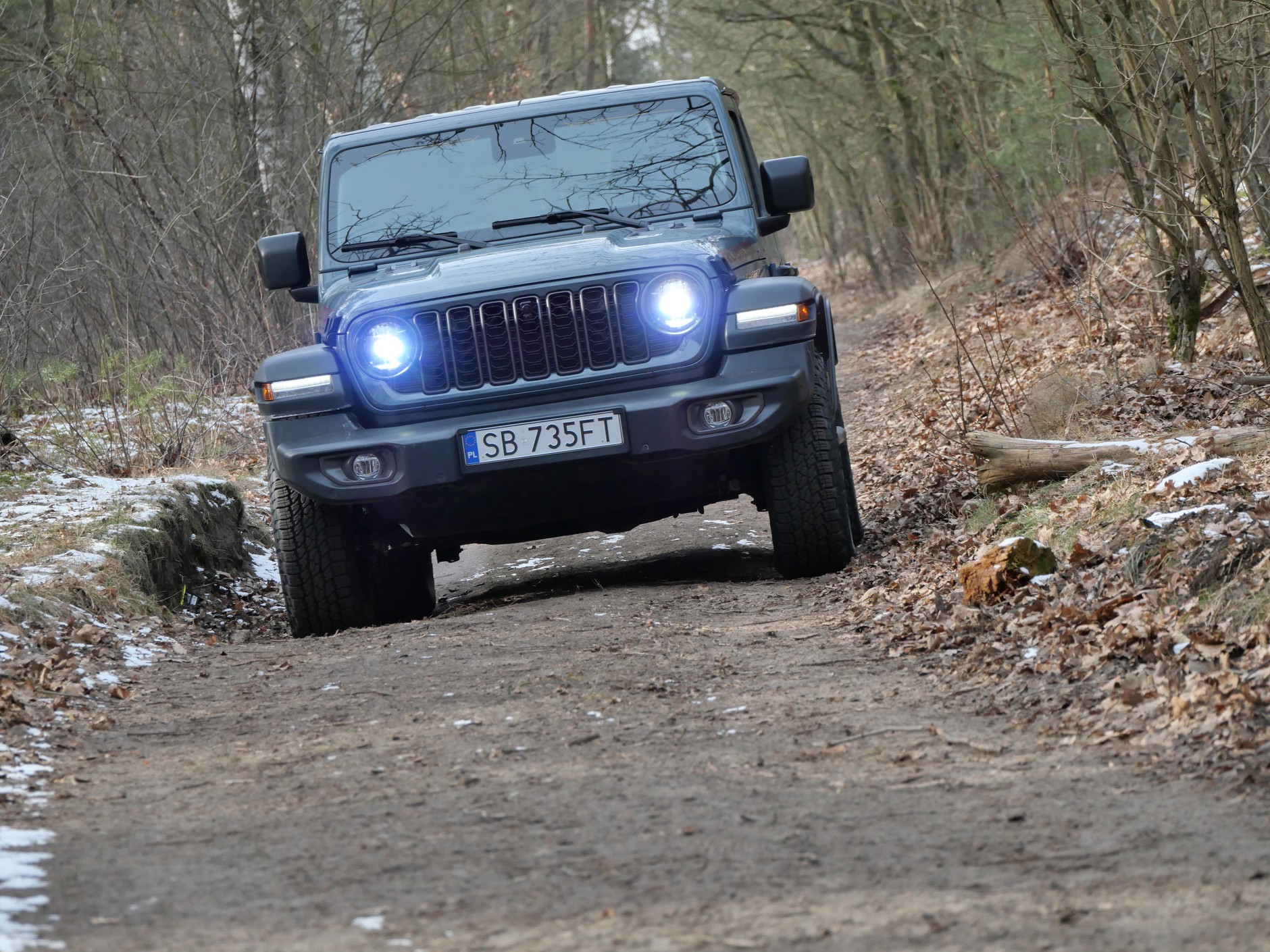 Jeep Wrangler vs Toyota Land Cruiser