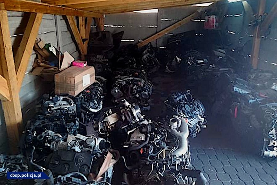 CBŚP rozbiło gang zajmujący się m.in. kradzieżami luksusowych samochodów