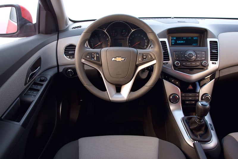 GM: Opel Insignia ST i Chevrolet Cruze -  ceny w Polsce (fotogaleria)