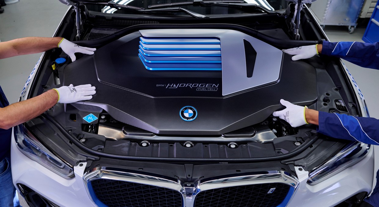 BMW zaczyna produkcję napędu przyszłości. SUV X5 z ogniwami paliwowymi