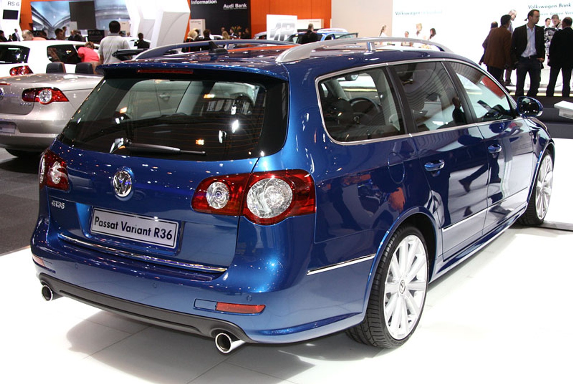 Essen Motor Show 2007 - Latające maszyny i piękne modelki (fotogaleria 2)