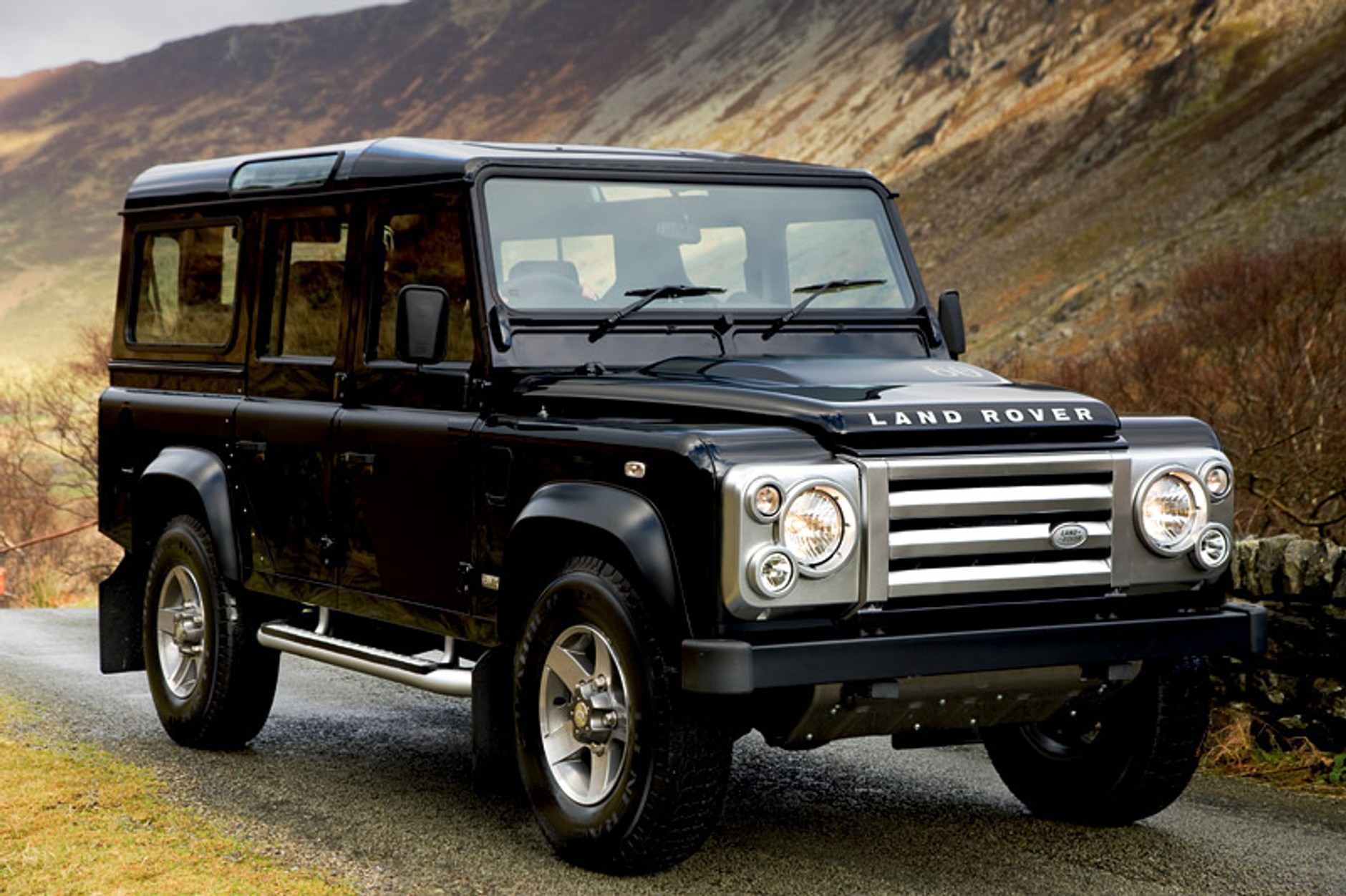 Land Rover Defender 110 SVX: jubilat na długim podwoziu