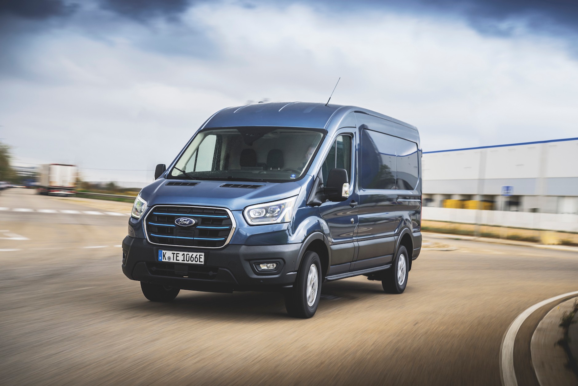 Ford E-Transit 1 generacja 2022 (Ford Pro)