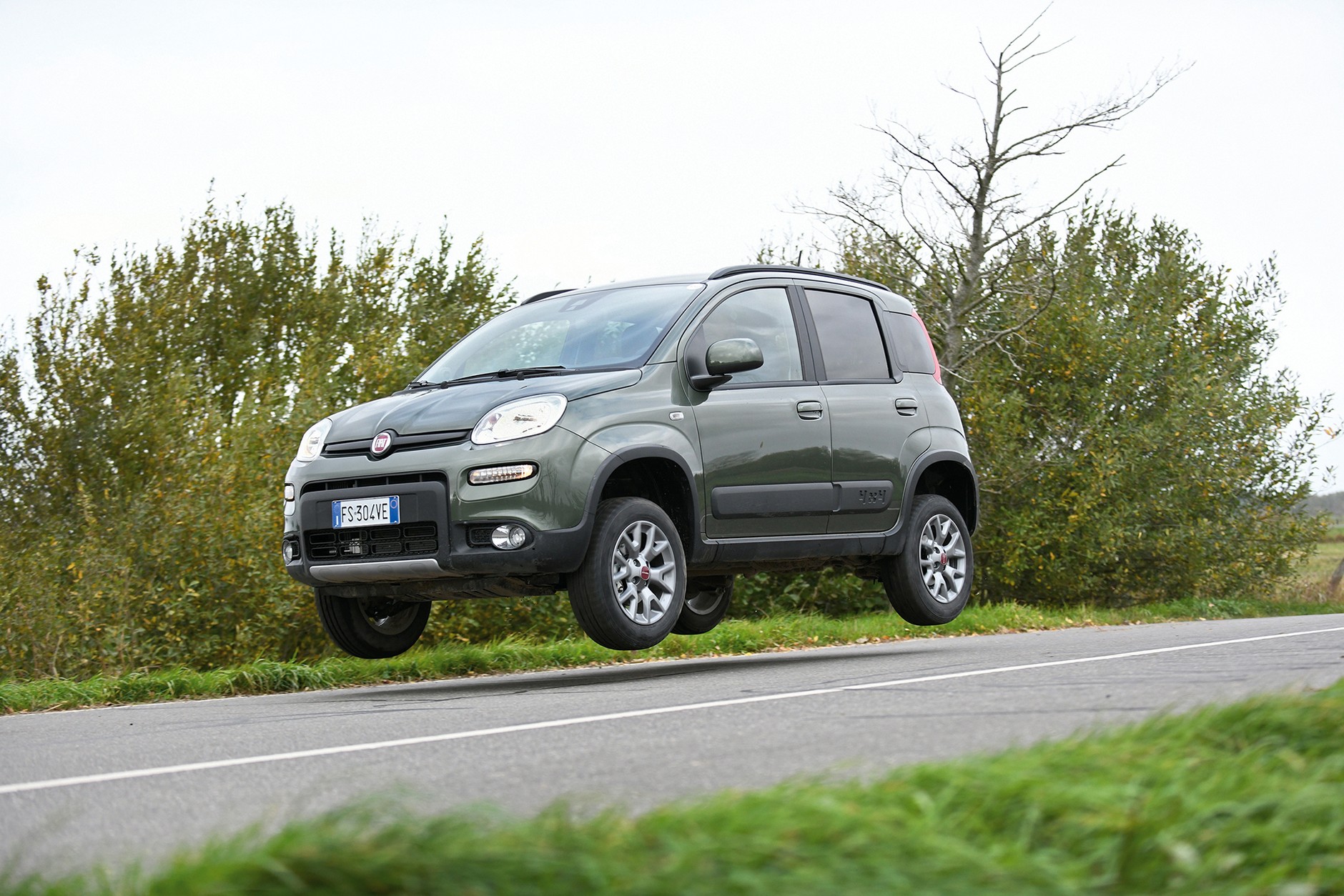 Suzuki Jimny kontra Fiat Panda 4x4 - który model będzie lepszym wyborem?