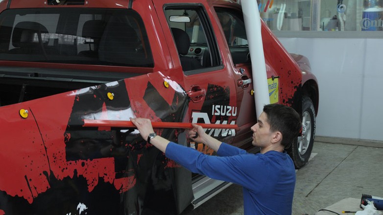 Jak skutecznie zabezpieczyć lakier terenówki?