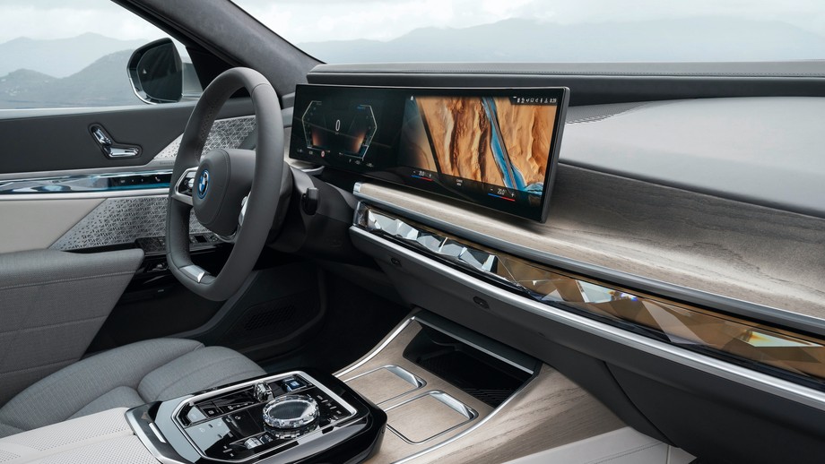 BMW i7