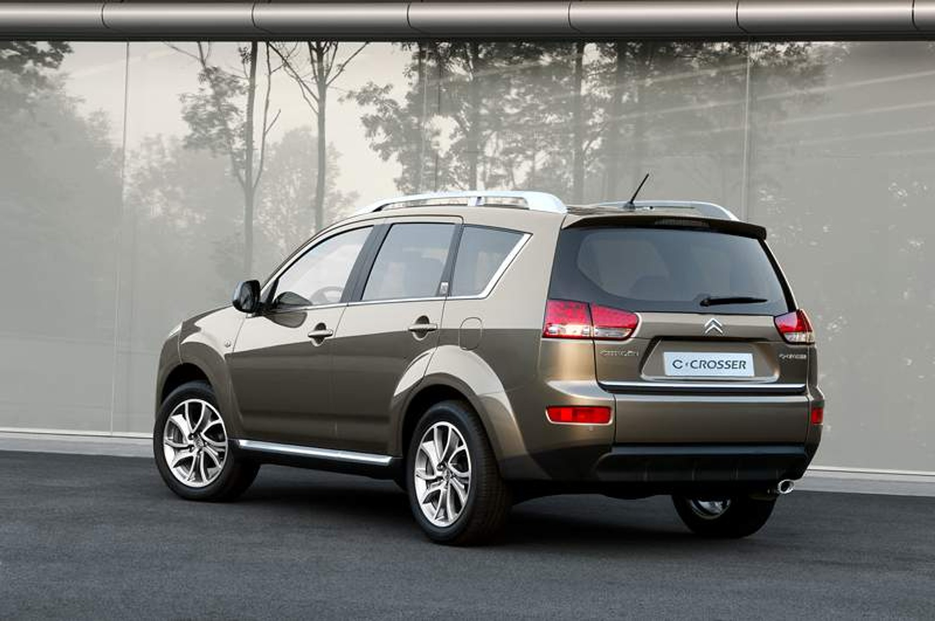 Citroen C-Crosser: znajdź pięć różnic