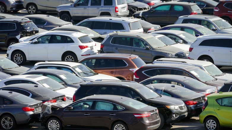 Auta sprowadzane z USA pochodzą najczęściej z aukcji i mają za sobą burzliwą przeszłość. Służby mogą ją łatwo sprawdzić