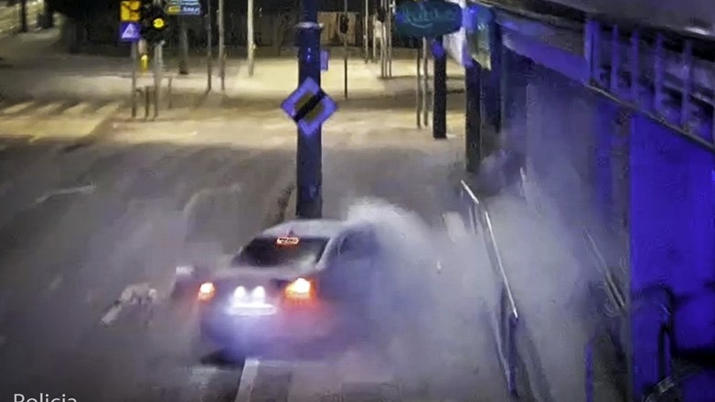 Rajd BMW po Gorzowie Wielkopolskim skończył się na latarni. Policja pokazała film