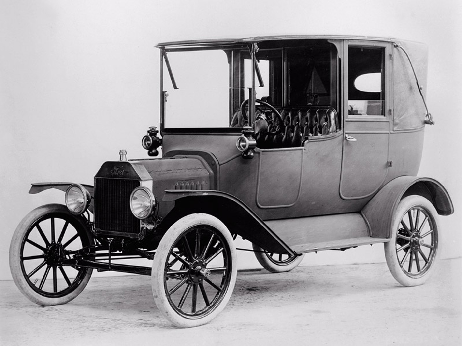 Ford Model T ma sto lat, na zlot przyjechało 750 (fotogaleria)