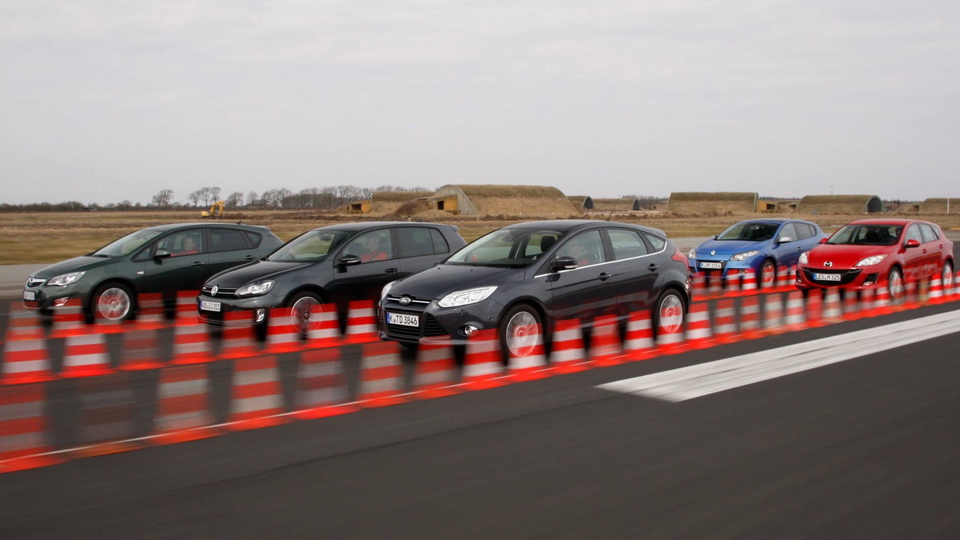 Każdy z prezentowanych tu modeli ma 
mocną wysokoprężną wersję, która
łączy osiągi z oszczędnością.