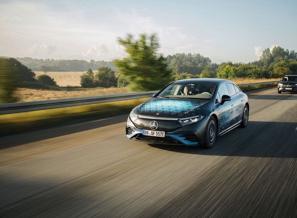Mercedes EQS z przełomową baterią półprzewodnikową. 1205 km na jednym ładowaniu