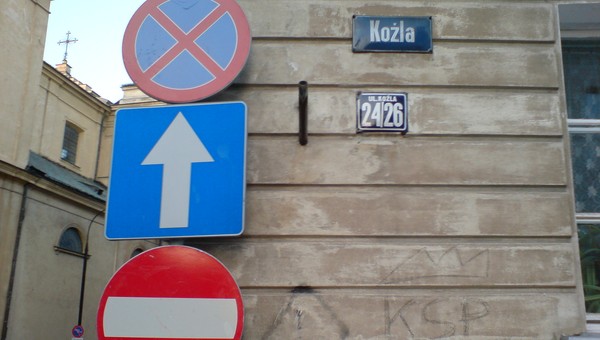 Bezpieczni bez znaków?