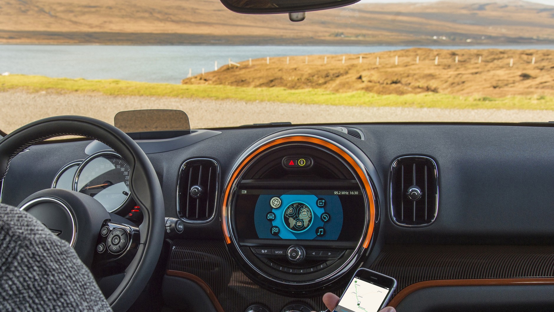 Mini Connected czyli integracja smartfona z samochodem